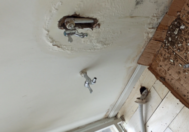 新巴尔虎右卫生间测漏水