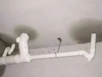 新巴尔虎右卫生间测漏水的几种情景