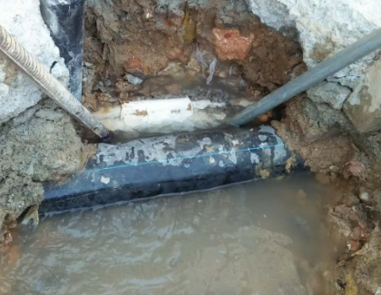 新巴尔虎右测漏水之水管漏水